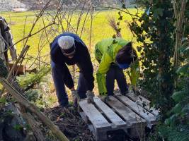 Unterschlüpfe werden für die Wildtiere gebaut